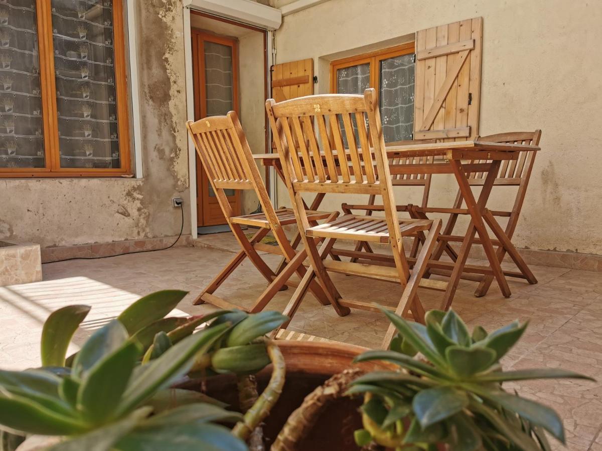 Ferienwohnung Les Oliviers, Avec Terrasse Beaucaire  Exterior foto