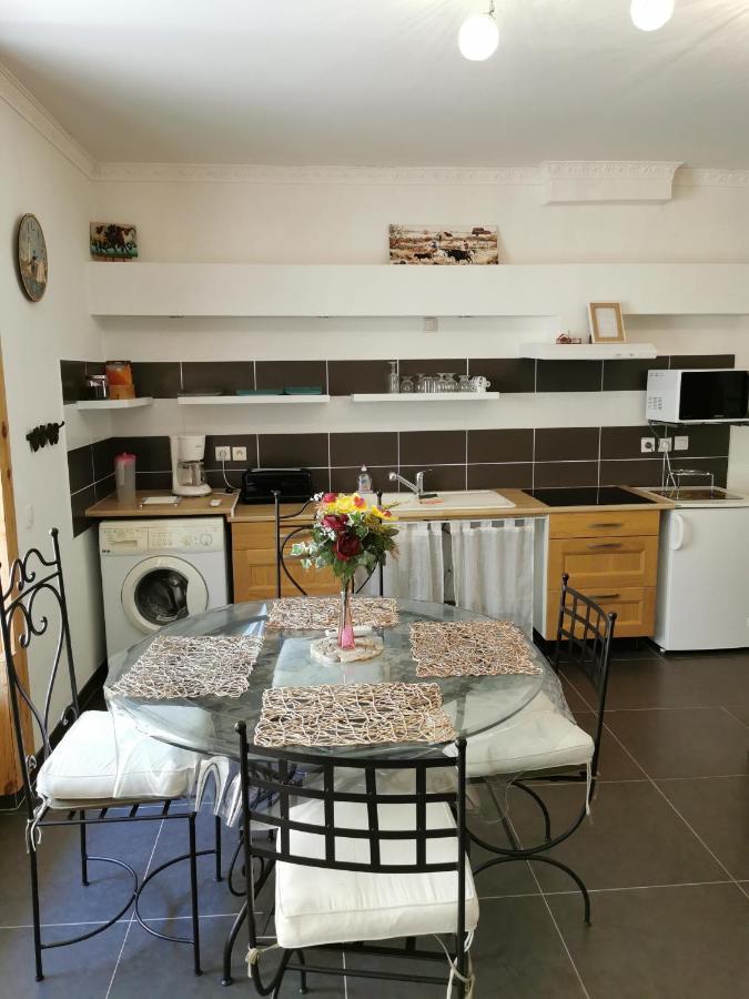 Ferienwohnung Les Oliviers, Avec Terrasse Beaucaire  Exterior foto