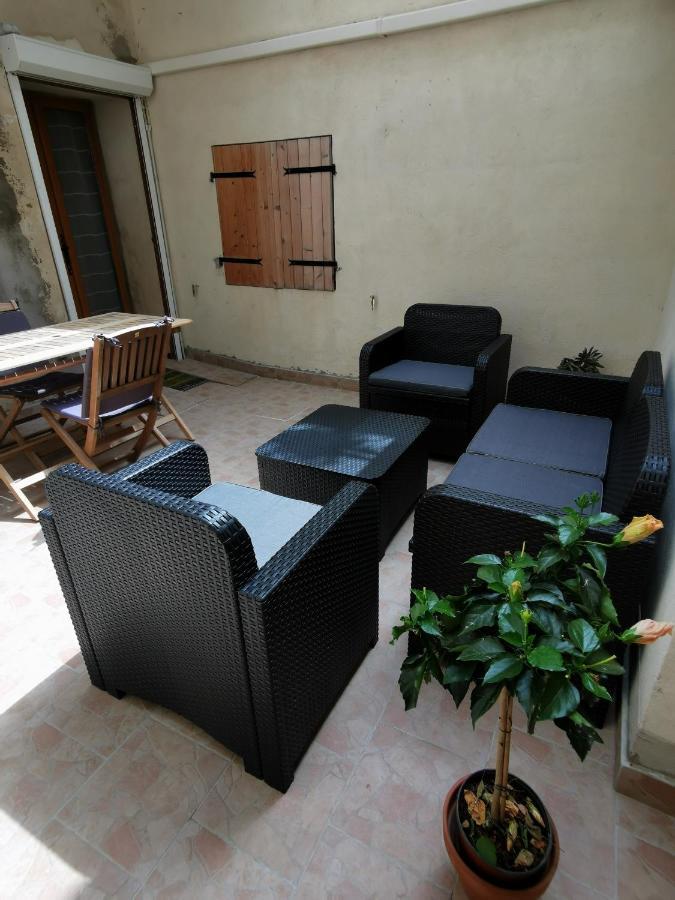 Ferienwohnung Les Oliviers, Avec Terrasse Beaucaire  Exterior foto